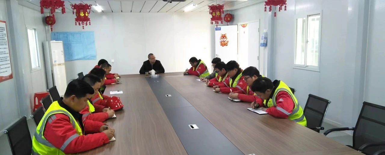 化機公司黨委書記、董事長、總經理楊中澤到肥業搬遷項目部現場辦公